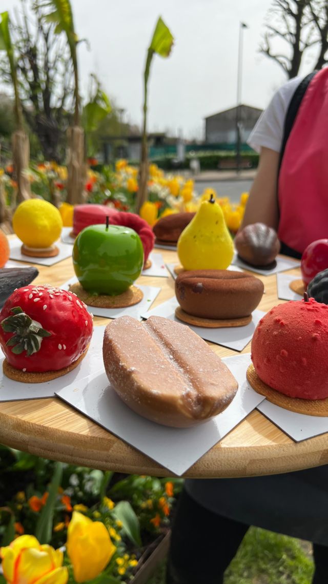10 BOX DE 2 PÂTISSERIES + 2 COOKIES À GAGNER 😍🎁 

📍1 rue de Sainte-Geneviève, 91240 Saint-Michel-sur-Orge 

La @boulangerie_wm est validé à 100% ! Vous avez énormément de choix coté viennoiseries, pâtisserie et cookies. Ils ont la gentillesse de vous offrir 10 box de 2 pâtisseries + 2 cookies au choix 😱🤩 Voici les conditions de participation : 

- Suivre notre compte @paris_halal et celui de @boulangerie_wm 
- Liker cette vidéo
- Mentionner dans les commentaires la personne qui va partager avec toi cette box 🤭
 
Pour multiplier votre participation, mentionnez plusieurs personnes avec plusieurs commentaires 😉

Résultat le dimanche 5 mai ⚠️🫶🏼

Que le meilleur gourmand gagne ! 

#instafood #pastry #restauranthalal #halalparis #parishalal #patisserie #trompeloeil #viennoiserie #saintmichelsurorge #91 #boulangerie #pastrychef