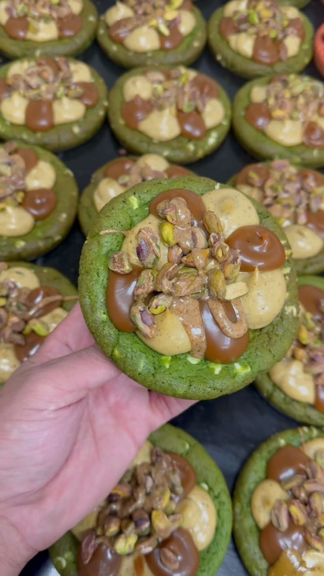 ILS VOUS OFFRENT 100 COOKIES 🤩🍪

Après des semaines de travaux, @boulangerie_maison_ms a décidé d’offrir 100 cookies à ses 100 premiers clients ! 😍 Alors soyez au rendez-vous ce lundi 7 octobre à partir de 6h jusqu’à 20h30. Vous découvrirez de nombreuses pâtisseries et viennoiseries 100% faites maison 🧑🏻‍🍳

Voici l’adresse : 2 place Frédérico Garcia, 91220 Brétigny-sur-Orge 📍

#Boulangerie #parishalal #maisonms #bretignysurorge #cookies #patisserie #frenchpastry #halalfood #instafood